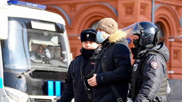 Russians fleeing repression say it's getting hard to breathe in their country