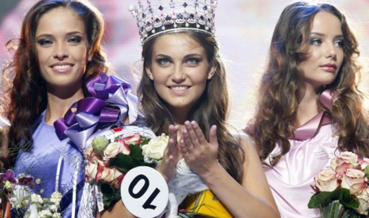"Mis Ukraina 2010" Kateryna Zakharčenko (centre)