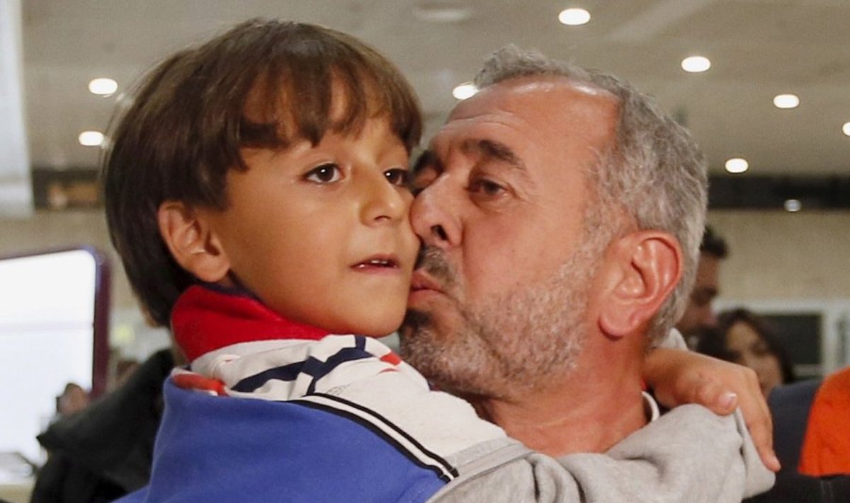 Pabėgėlis iš Sirijos Osama Abdul Mohsenas su sūnumis
