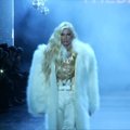 Niujorko madų savaitėje – vakarėlis su Paris Hilton ir Lil Kim koncertu ant podiumo