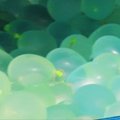Sietlo gyventojai mėgino pagerinti didžiausio vandens balionų mūšio rekordą