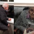 Spaudžia širdį: 90-metis senjoras rado būdą, kaip matytis su sergančia žmona