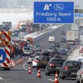 Vokietijos greitkeliuose norima riboti greitį