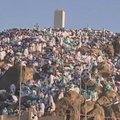 Ant Arafato kalno susirinkę musulmonai atlieka hadžo apeigas