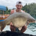 „KK2 penktadienio“ laidos vedėjas Domininkas Ramonas dar kartą pagerino savo žvejybos rekordą: žvejo sąskaitoje – 22,8 kg karpis