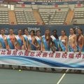 „Miss Bikini International“ konkurso dalyvės reklamuoja teniso turnyrą Kinijoje