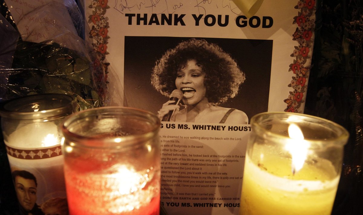 Gerbėjų atsisveikinimas su Whitney Houston