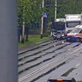 Vilniuje vilkikas susidūrė su lengvuoju automobiliu, sužeista moteris