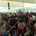 Kinija pasmerkė „į terorizmą panašius“ protestuotojų veiksmus Honkongo oro uoste