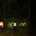 Nelaimė Vilniuje: policija, ugniagesiai ir medikai naršė po mišką, ieškodami stipriai susižalojusio vaiko