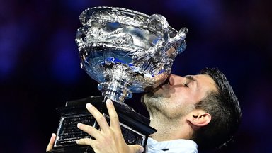 „Australian Open“ karalius grįžo – užlipęs į tribūnas Džokovičius pratrūko ašaromis