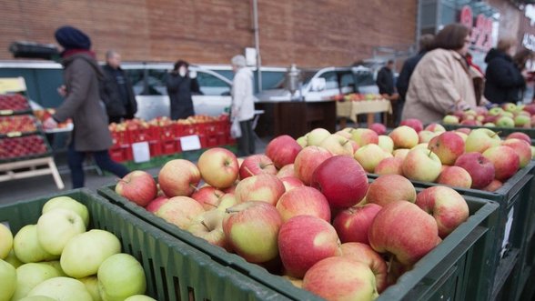Ūkininkų turguje karaliavo 60 Lietuvoje užaugintų obuolių veislių