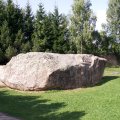 Didžiausiam Lietuvoje akmeniui kilo titulo netekimo grėsmė