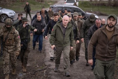 Ukrainoje besilankantis ministras A. Anušauskas perdavė dalį naujo Lietuvos karinės paramos paketo
