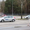 Vyriausybei leidus laikyti vairavimo egzaminus „Regitra“ skubėti nežada