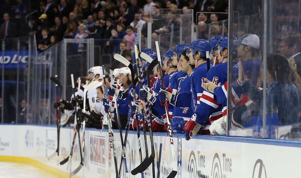 Anahaimo „Ducks“ ir Niujorko „Rangers“ ledo ritulininkai