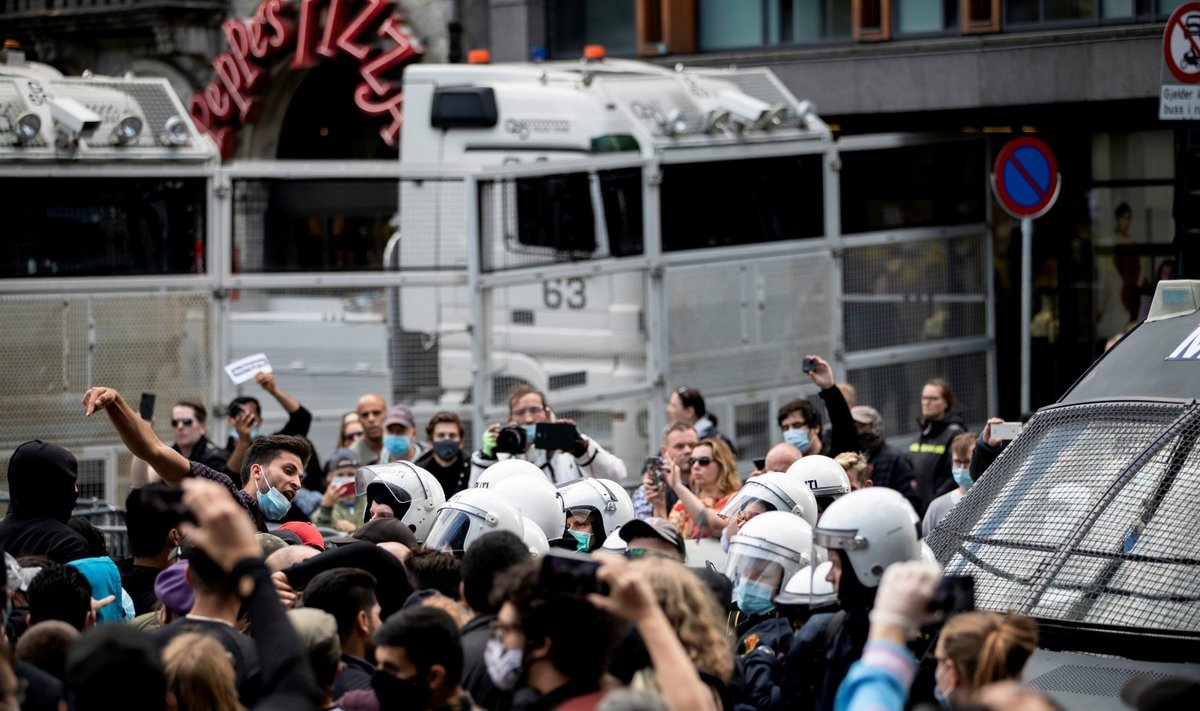 Osle per protestą suplėšius Koraną kilo susirėmimai