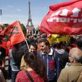 Prancūzijoje geležinkelininkai ir „Air France“ darbuotojai toliau streikuoja