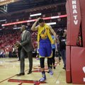 Apsipylė ašaromis: S. Curry veržėsi žaisti, bet kelią užkirto treneris