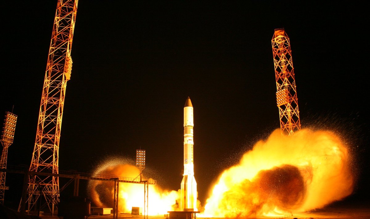 Raketos "Proton-M" startas
