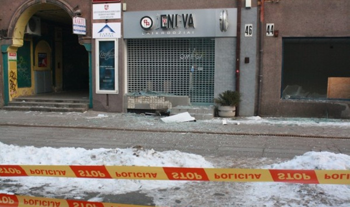 Kaune susprogdinta "Ženevos" laikrodžių parduotuvė