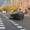 Vilniaus centre „Ekonovus“ įmonės darbuotojas sukėlė avariją: sužalotas vyras ir paauglys