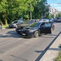 Avarija Vilniuje: susidūrę automobiliai blokavo eismą Antakalnio gatve, moteriai prireikė medikų