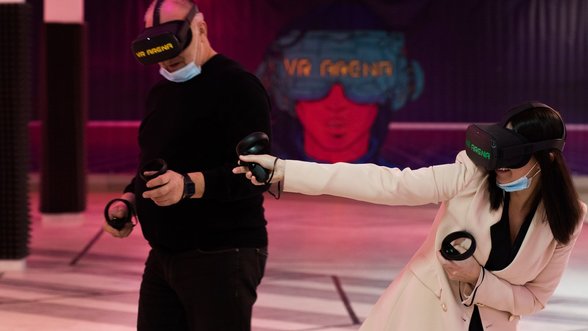 Šiauliečiams pasiūlė naują pramogą: duris atvėrė virtualios realybės arena