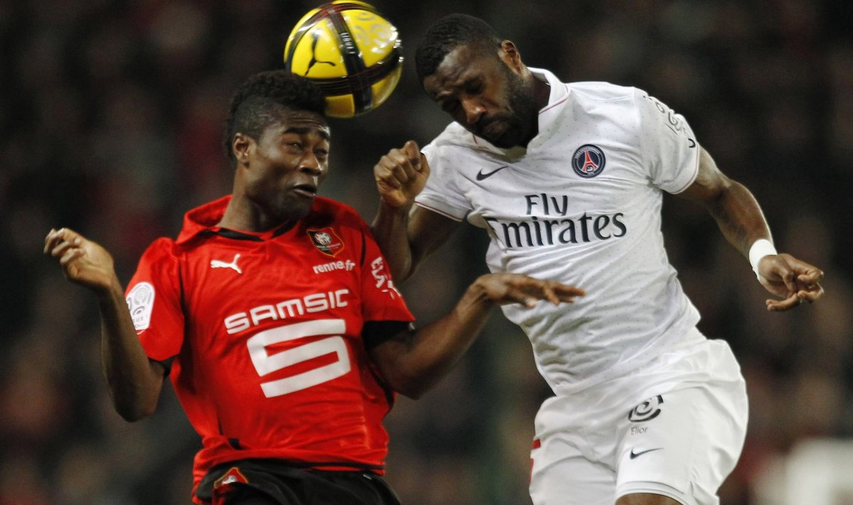 Abdoulrazakas Boukari ("Stade Rennes", kairėje) kovoja su Mamadou Sakho ("Paris Saint Germain")