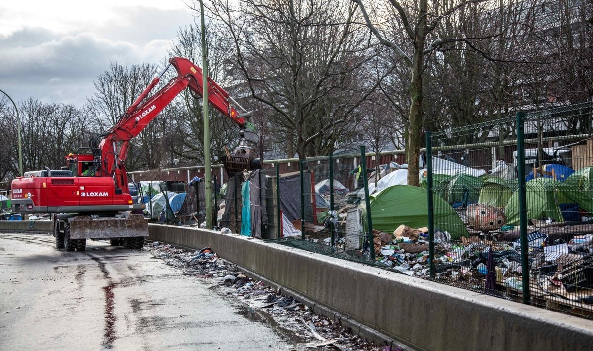 Prancūzijos policija iškeldino šimtus migrantų iš stovyklos Paryžiuje