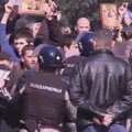 Serbijoje prieš gėjų paradą protestavę riaušininkai puolė policiją