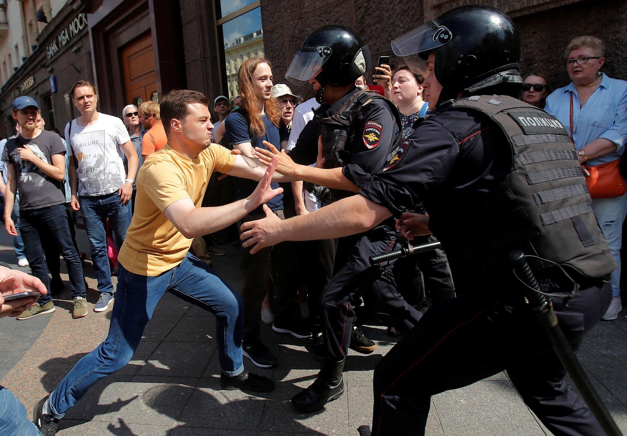 Акция оппозиции в Москве: задержаны более тысячи человек, включая лидеров -  Delfi RU