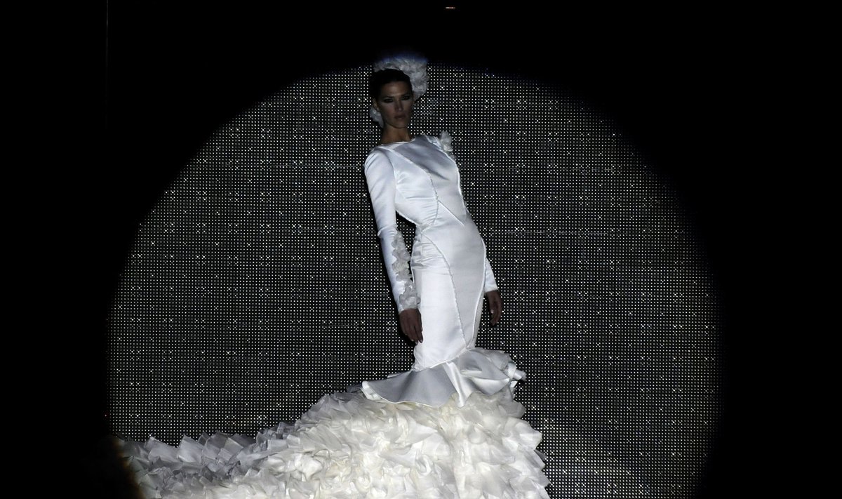 Ispanijos dizainerės Vicky Martin Berrocal sukurta vestuvinė suknelė