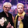 M. Mikutavičiaus mamą A.Grigaliūnienė pradžiugino gėlėmis