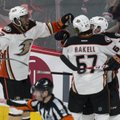 Absoliutūs NHL lyderiai „Ducks“ grįžo į pergalių kelią