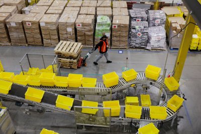"Amazon" darbuotojas sandėlyje