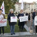 Ассоциация семей протестует у Сейма и призывает остановить уроки