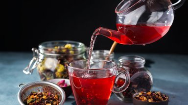 Du puodeliai šios arbatos per dieną gali apsaugoti nuo daugelio negalavimų: pasakė, kam ji ypač rekomenduojama