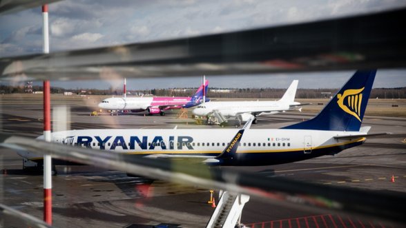„Ryanair“ peržiūrės vasaros tvarkaraštį: gali grėsti atleidimai, bazių uždarymai