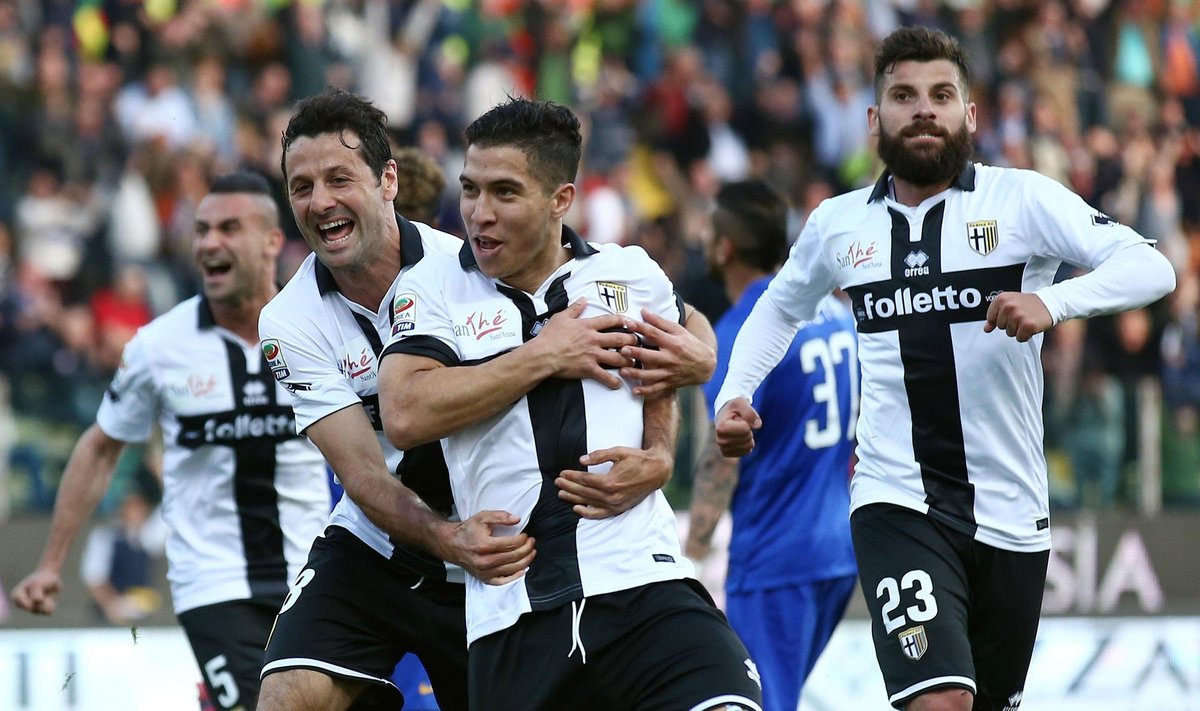 "Parma" futbolininkai džiaugiasi pasiektu įvarčiu