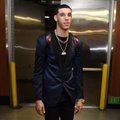 Į Vilnių tiesiai iš NBA atskridęs Lonzo Ballas – iškart apsuptas filmavimo kamerų