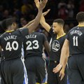 NBA: pirma rimta „Cavaliers“ pergalė ir stebuklingas „Warriors“ išsigelbėjimas