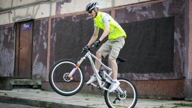 Dviratininkų traumos: nuo tokių kelių mieste šalmas neapsaugos