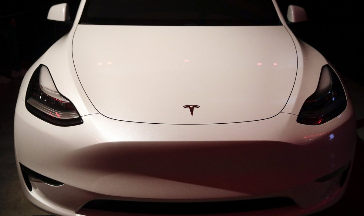 "Tesla" pristatė dar vieną modelį – šįkart "Model Y"