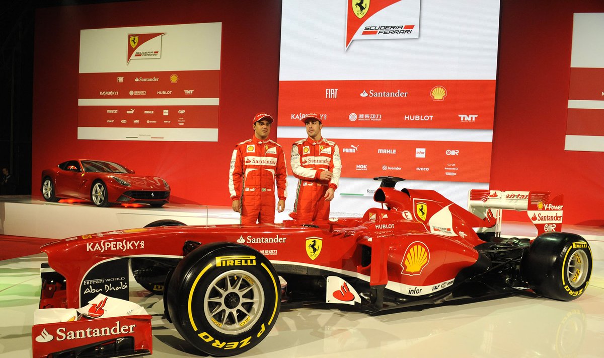 Felipe Massa ir Fernando Alonso prie "Ferrari F138" automobilio 