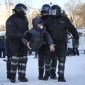 Lietuvos URM pasmerkė taikių protestuotojų sulaikymus Rusijoje