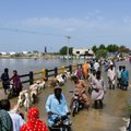 Pakistane didėja katastrofiškų potvynių aukų skaičius