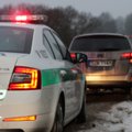 Sniegas vairuotojų netikėtai neužklupo: iki pietų – vos 13 eismo įvykių