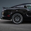 Lietuvoje parduodamas ypatingas „Ford Mustang“: ant kėbulo net automobilių pramonės legendos parašas