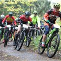 „Žemaitijos taurės-2016“ varžybose dviratininkams iki finišo teko brautis per purvą